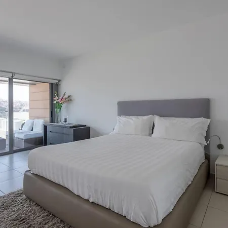 Portomaso - Modern Duplex Apartment Appartement